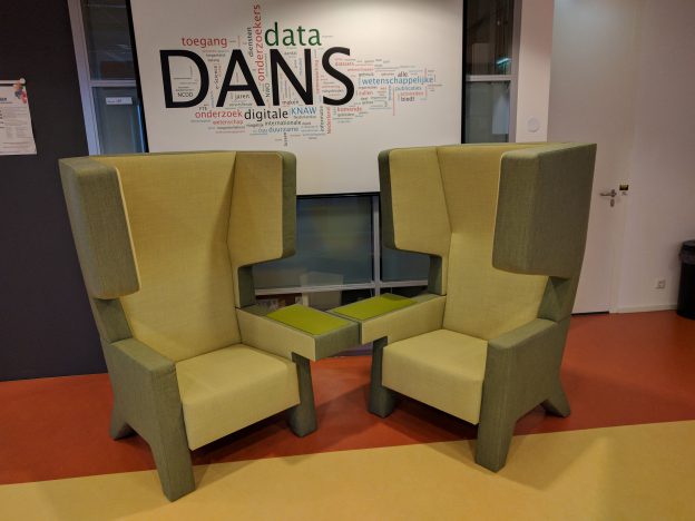 DANS chairs